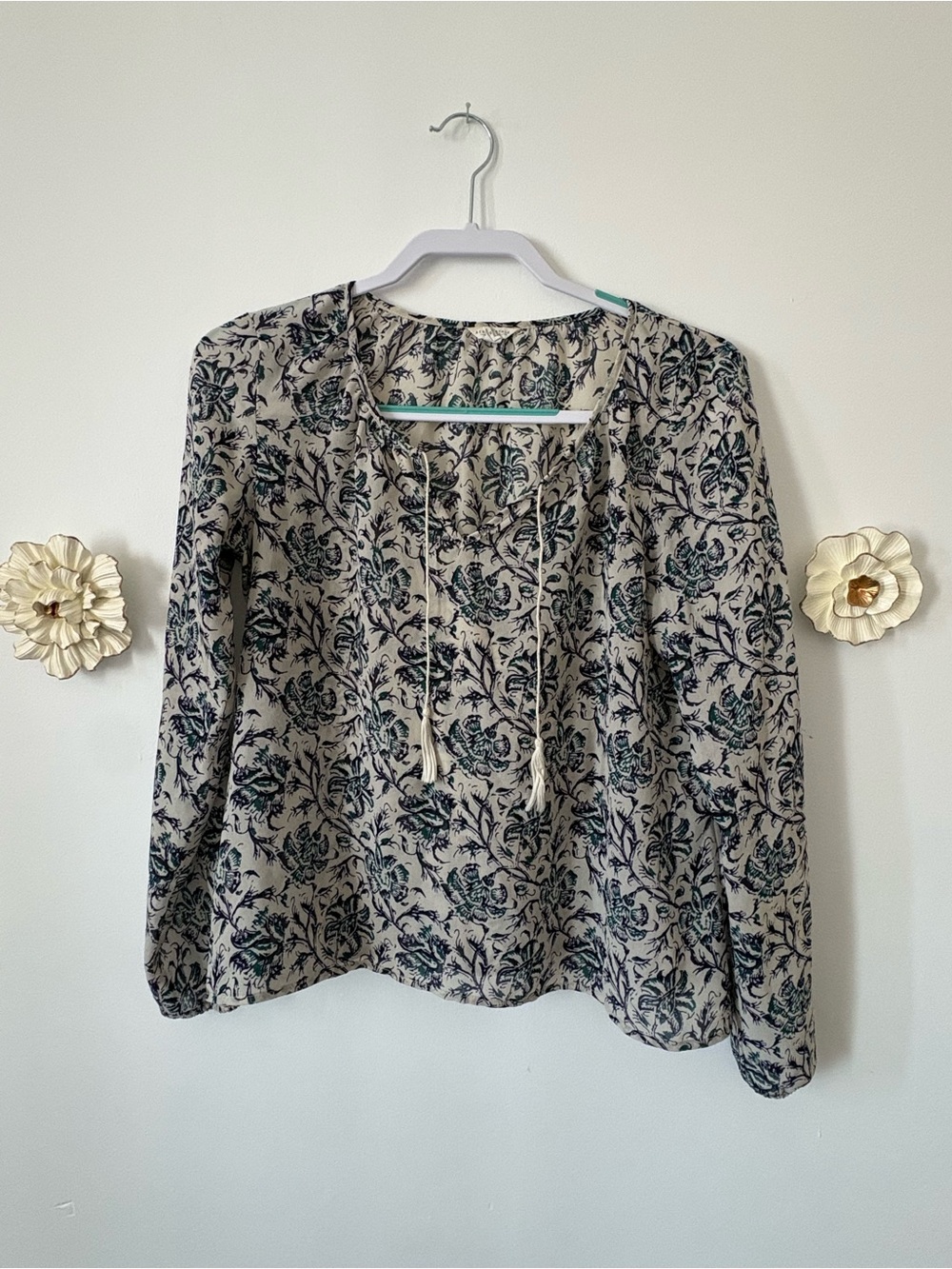 Aeropostale Cream Floral Tie-Neck Long Sleeve Blouse